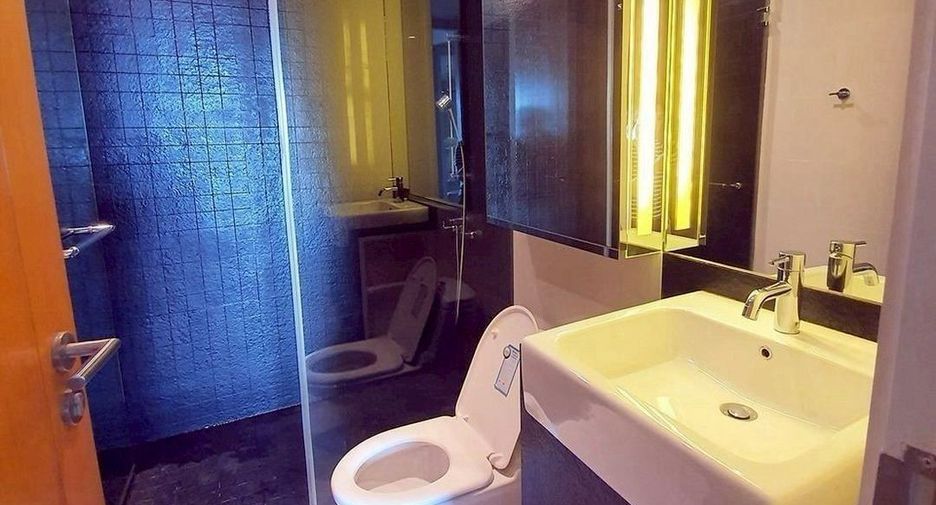 Condo en alquiler de 2 habitaciones en Yan Nawa, Bangkok