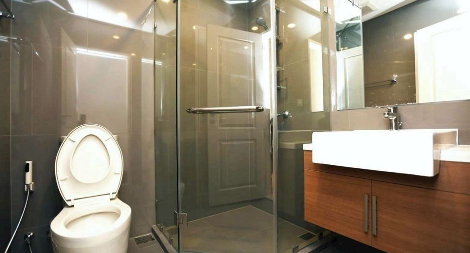 For rent and for sale 2 bedrooms condo in Khlong Toei, Bangkok