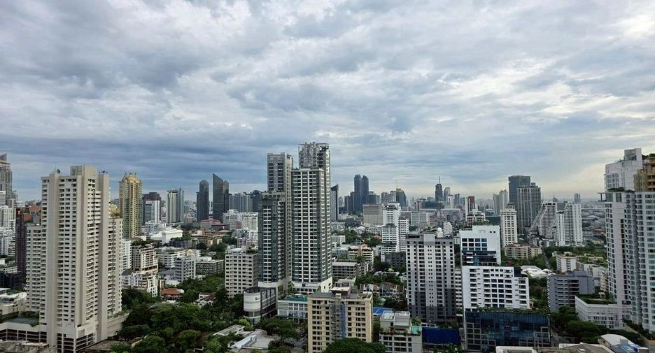 For rent 2 bedrooms condo in Watthana, Bangkok