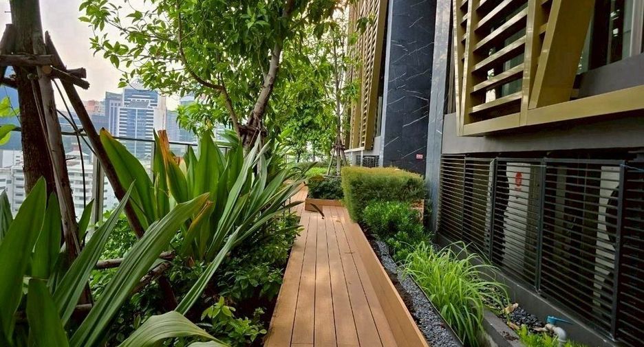 For rent 2 bedrooms condo in Watthana, Bangkok