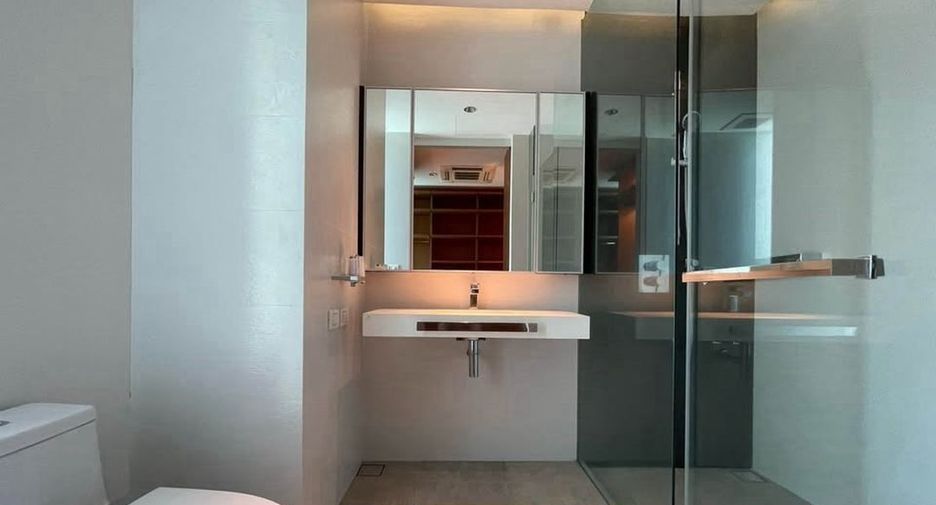 For rent 3 bedrooms condo in Khlong Toei, Bangkok