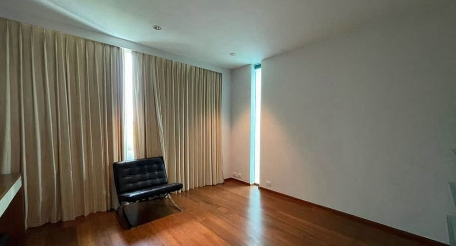 For rent 3 bedrooms condo in Khlong Toei, Bangkok