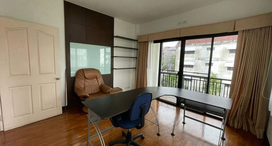 Casa en alquiler de 4 habitaciones en Chatuchak, Bangkok