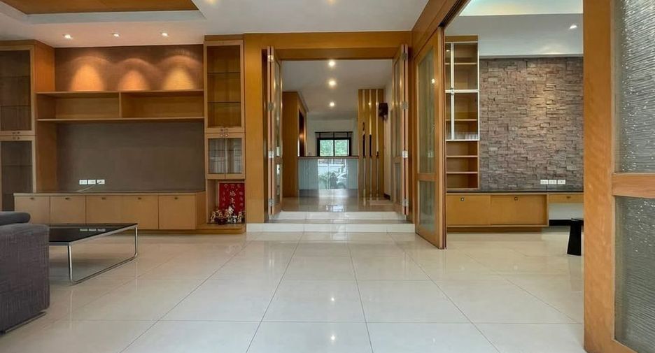 Casa en alquiler de 4 habitaciones en Chatuchak, Bangkok