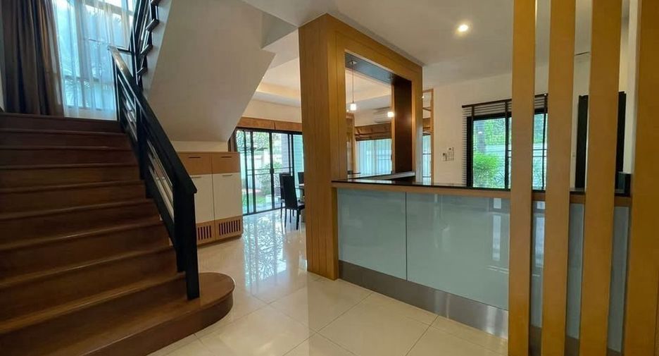 Casa en alquiler de 4 habitaciones en Chatuchak, Bangkok