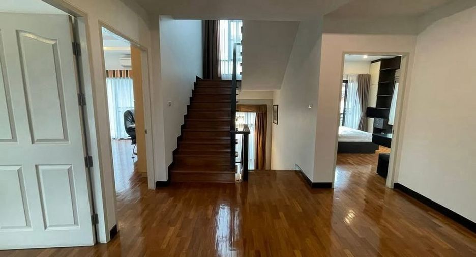 Casa en alquiler de 4 habitaciones en Chatuchak, Bangkok