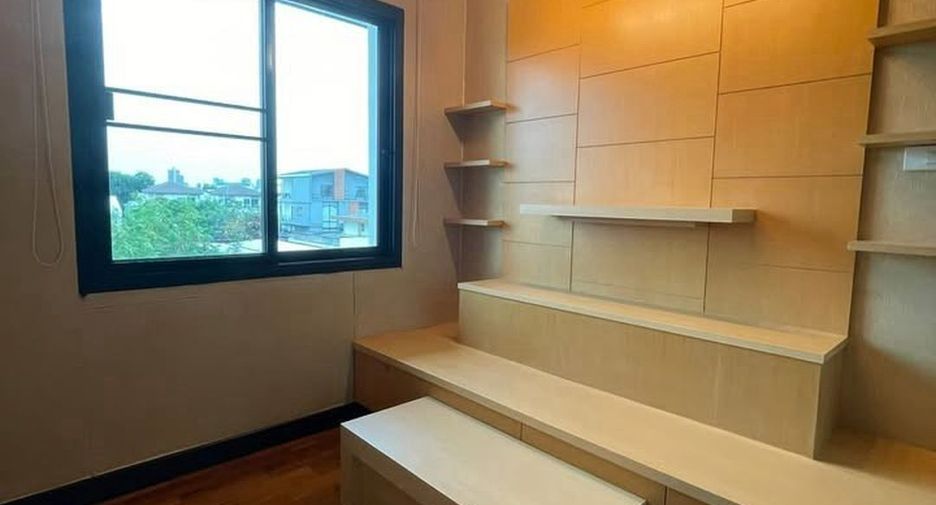 Casa en alquiler de 4 habitaciones en Chatuchak, Bangkok