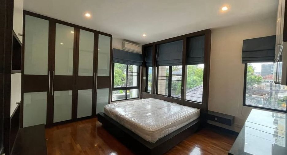 Casa en alquiler de 4 habitaciones en Chatuchak, Bangkok