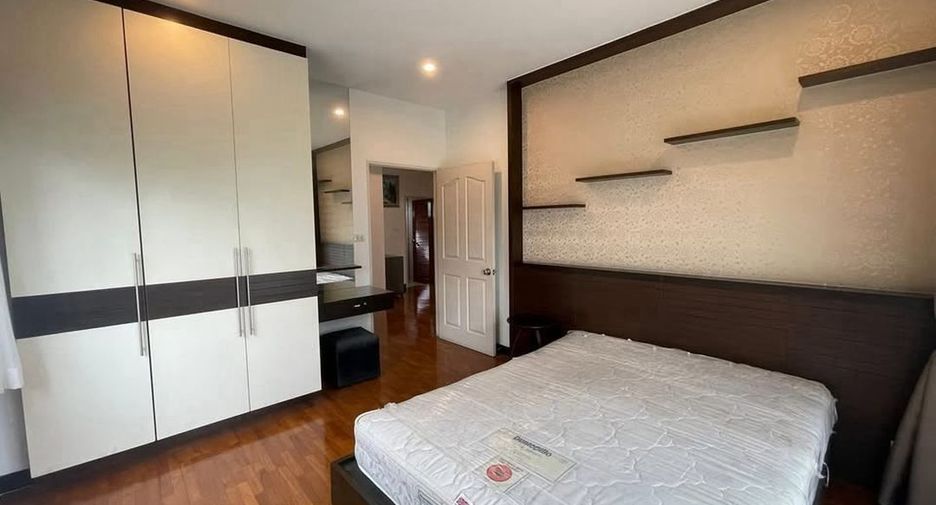Casa en alquiler de 4 habitaciones en Chatuchak, Bangkok
