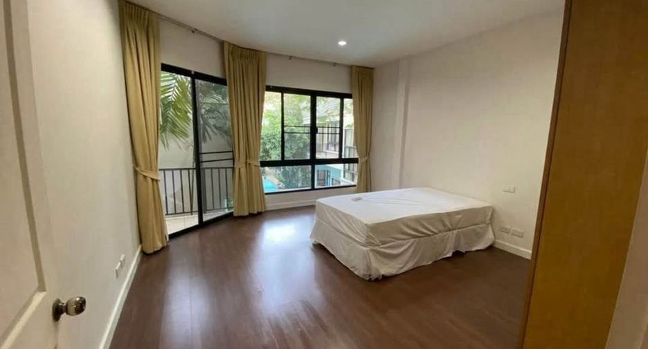 For rent 4 bedrooms house in Khlong Toei, Bangkok