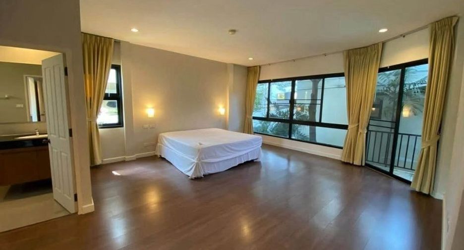 For rent 4 bedrooms house in Khlong Toei, Bangkok