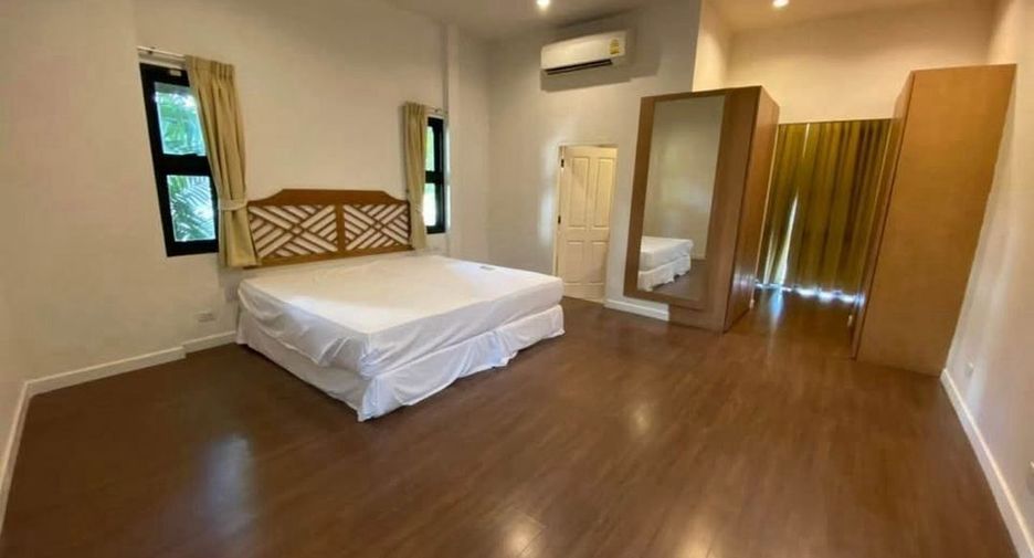 For rent 4 bedrooms house in Khlong Toei, Bangkok
