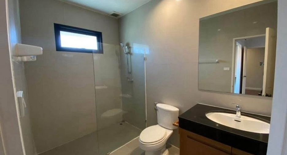 For rent 4 bedrooms house in Khlong Toei, Bangkok
