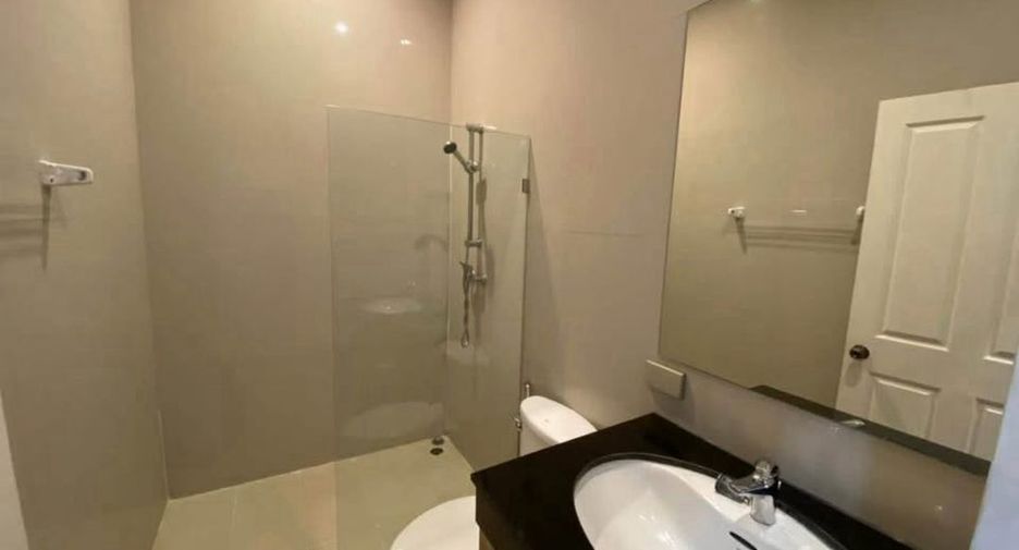For rent 4 bedrooms house in Khlong Toei, Bangkok