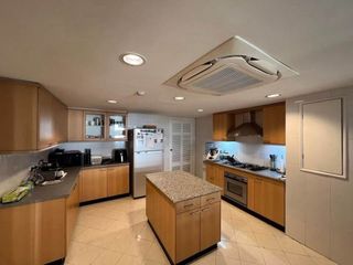 For rent 4 bedrooms condo in Watthana, Bangkok