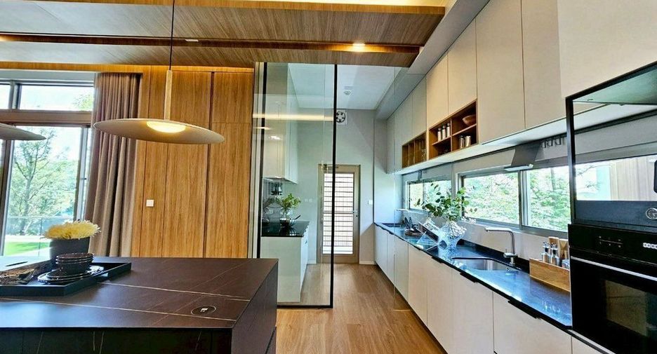 For rent 4 bedrooms house in Saphan Sung, Bangkok