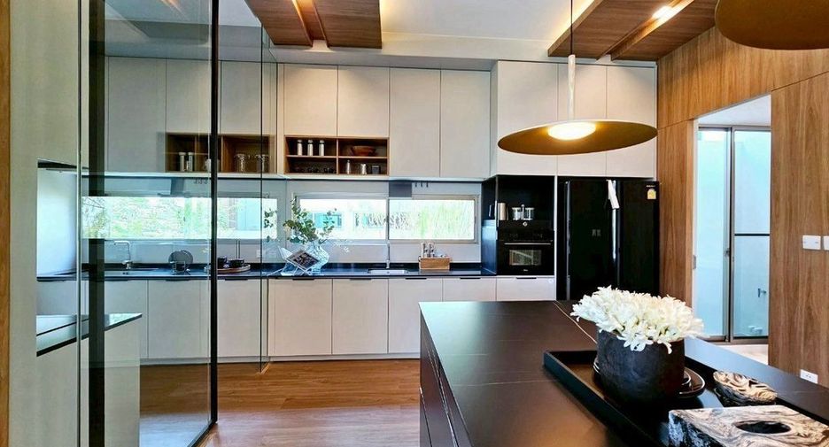 For rent 4 bedrooms house in Saphan Sung, Bangkok
