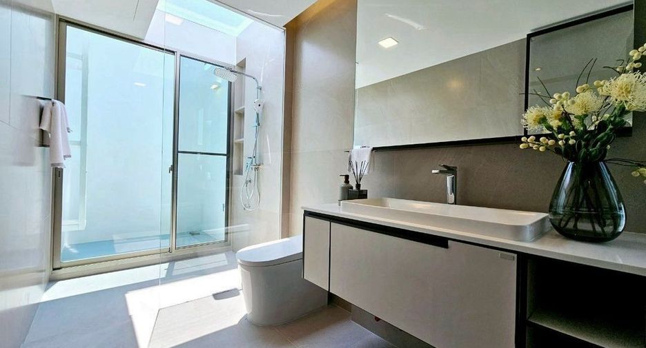 For rent 4 bedrooms house in Saphan Sung, Bangkok