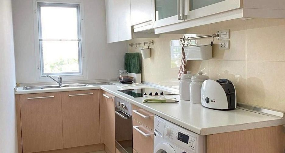 Condo en alquiler y en venta de 3 habitaciones en Phra Khanong, Bangkok