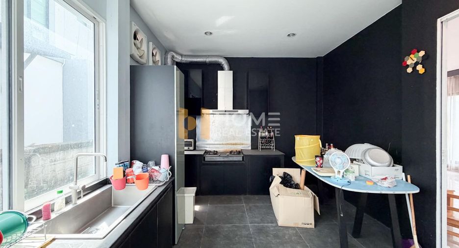 For sale 3 bedrooms house in Phasi Charoen, Bangkok