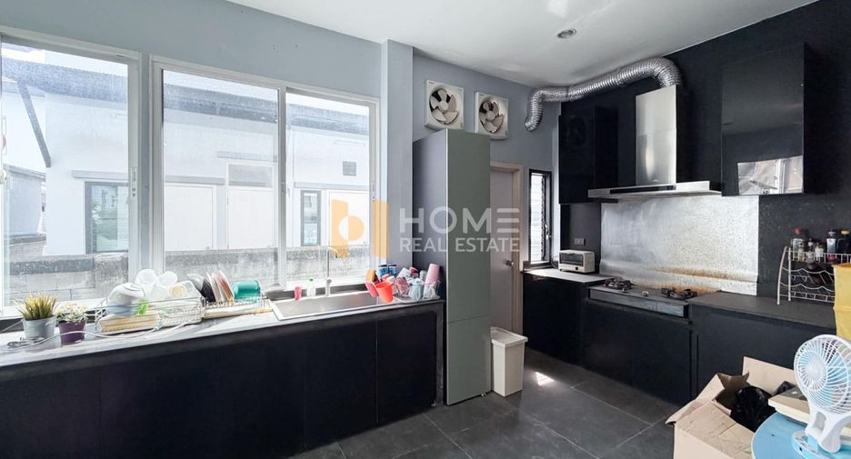 For sale 3 bedrooms house in Phasi Charoen, Bangkok