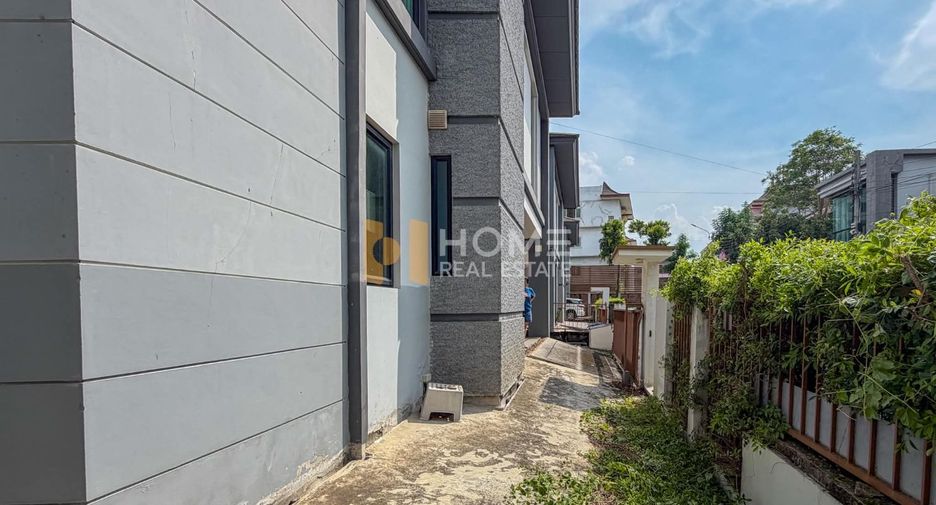 For sale 3 bedrooms house in Phasi Charoen, Bangkok