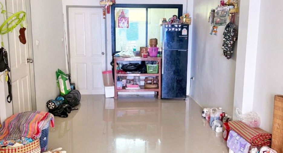 For sale 2 ベッドルーム townhouse in Pluak Daeng, Rayong