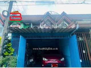 Casa adosada en venta de 2 habitaciones en Krathum Baen, Samut Sakhon