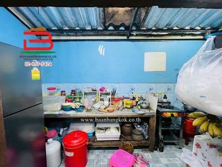 Casa adosada en venta de 2 habitaciones en Krathum Baen, Samut Sakhon