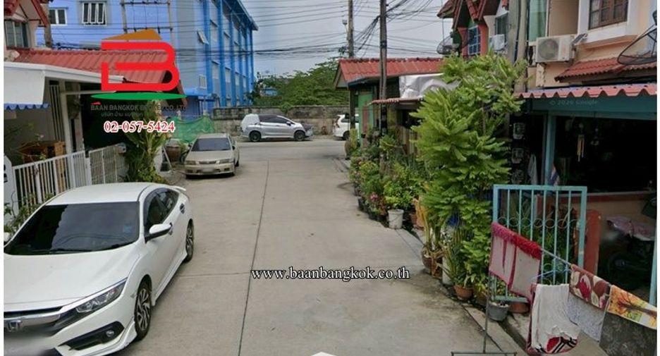 For sale 2 bedrooms townhouse in Krathum Baen, Samut Sakhon