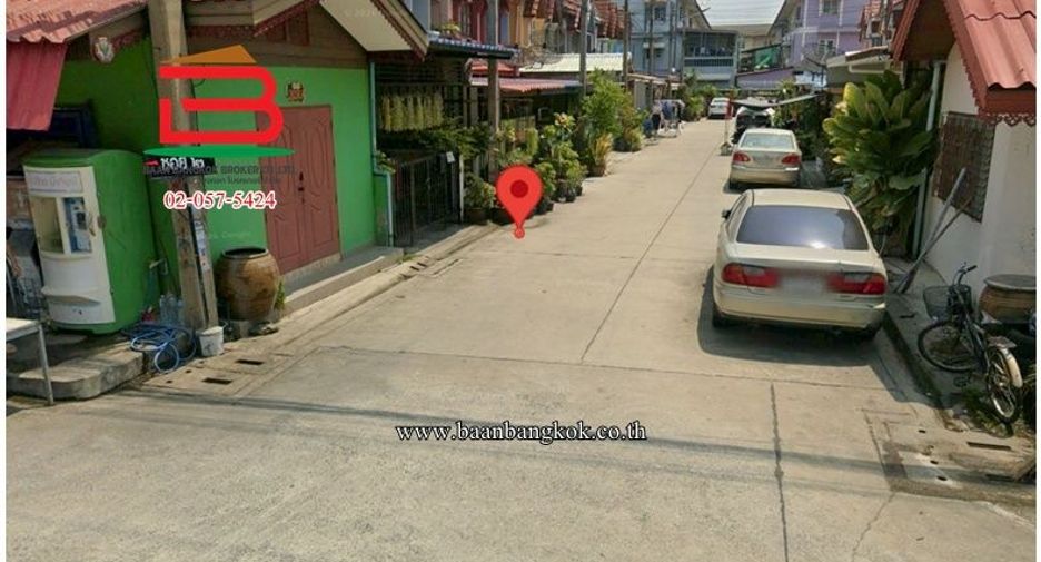For sale 2 bedrooms townhouse in Krathum Baen, Samut Sakhon