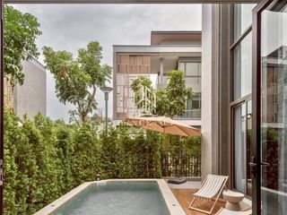 For rent and for sale 5 bedrooms house in Phra Khanong, Bangkok