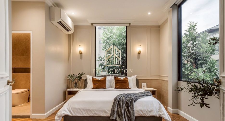 For rent and for sale 5 bedrooms house in Phra Khanong, Bangkok