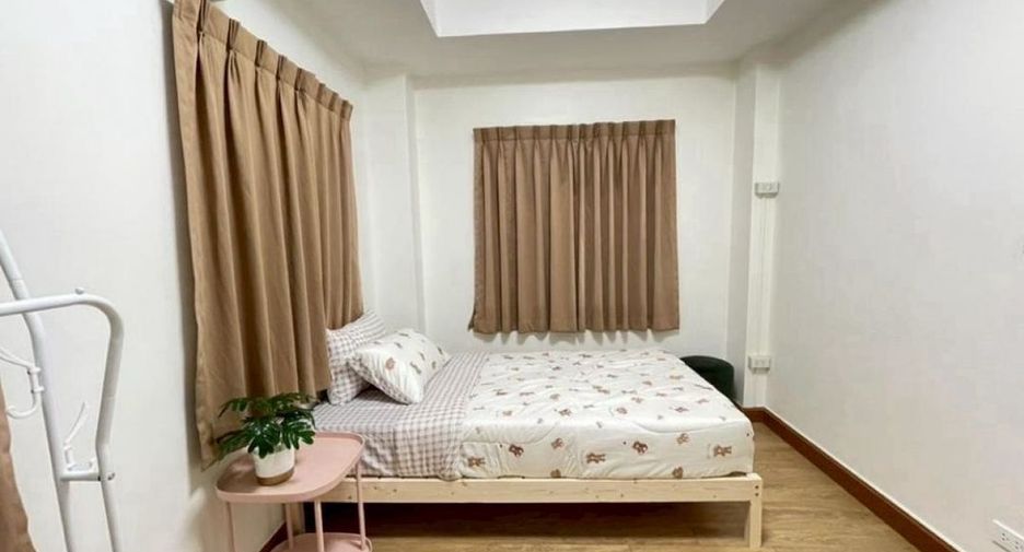 Reihenhaus zur Miete mit 4 Zimmer in Huai Khwang, Bangkok