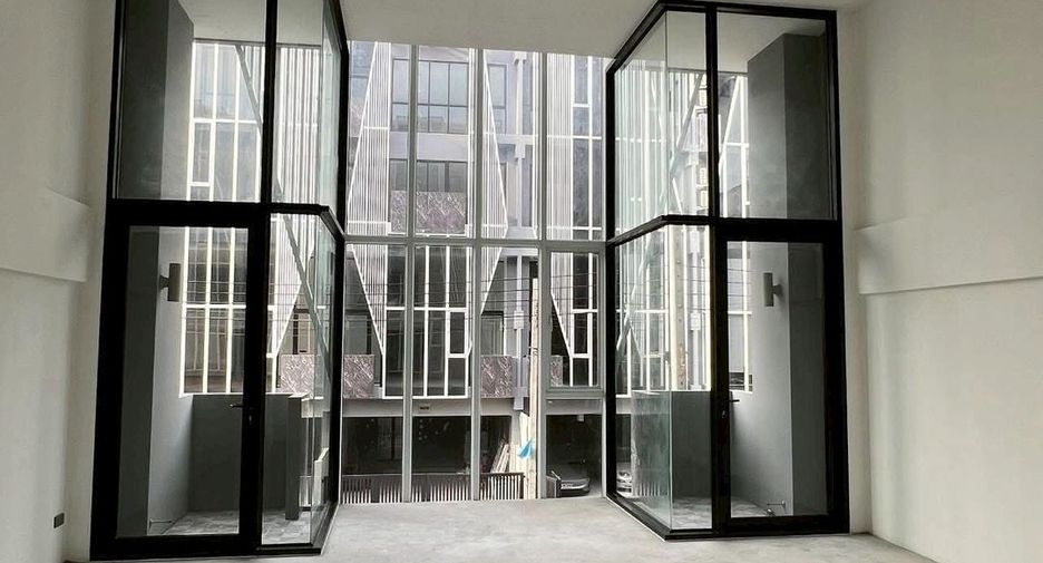 For rent 8 bedrooms office in Bang Khae, Bangkok