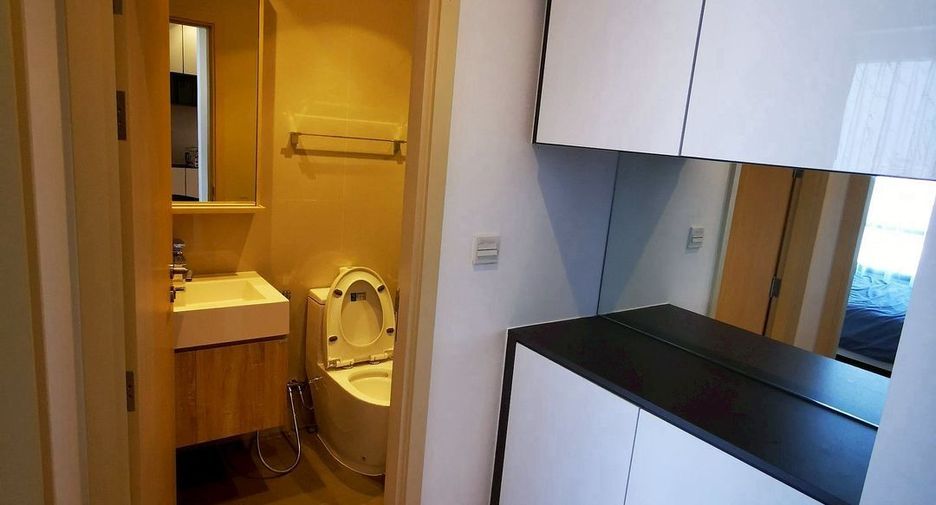 For rent 2 bedrooms condo in Watthana, Bangkok