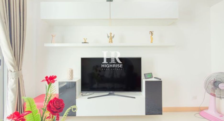 For rent 2 bedrooms condo in North Pattaya, Pattaya