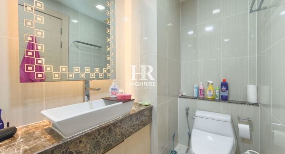 For rent 2 bedrooms condo in North Pattaya, Pattaya