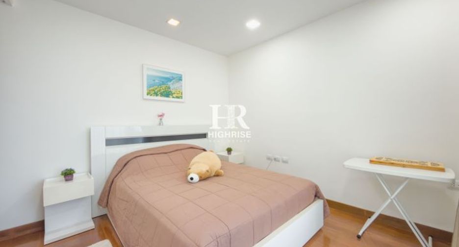 For rent 2 bedrooms condo in North Pattaya, Pattaya