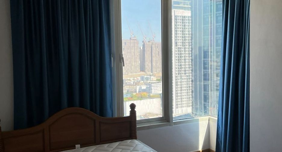 For rent 3 bedrooms condo in Watthana, Bangkok