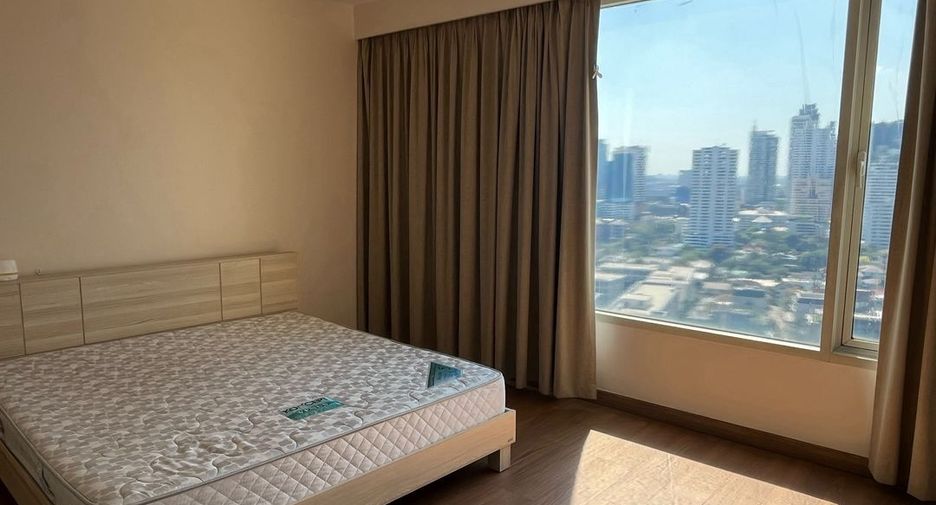 For rent 3 bedrooms condo in Watthana, Bangkok