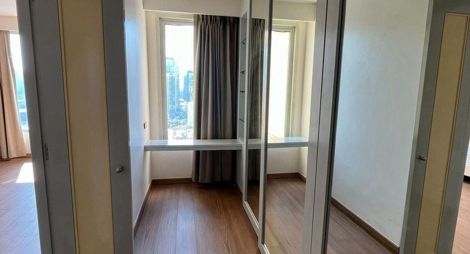 For rent 3 bedrooms condo in Watthana, Bangkok
