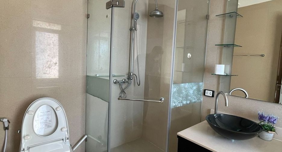 For rent 3 bedrooms condo in Watthana, Bangkok