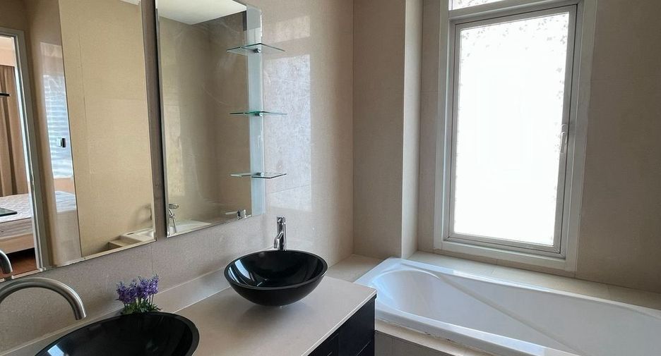 For rent 3 bedrooms condo in Watthana, Bangkok