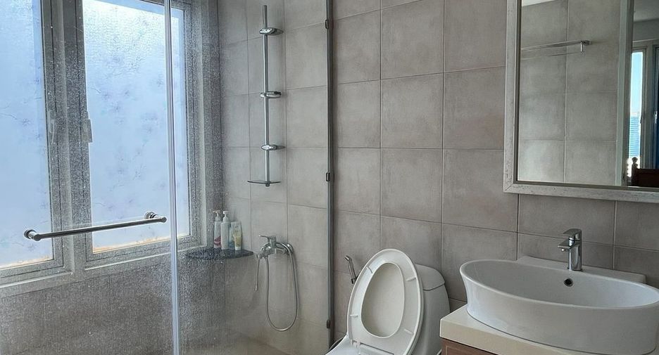 For rent 3 bedrooms condo in Watthana, Bangkok