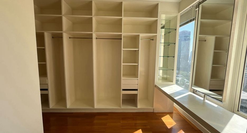 For rent 4 ベッドルーム condo in Watthana, Bangkok