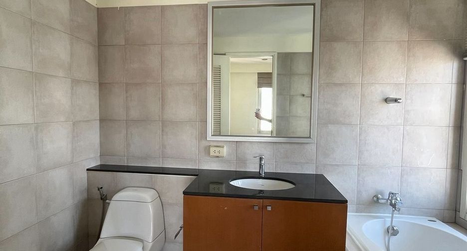 For rent 4 ベッドルーム condo in Watthana, Bangkok