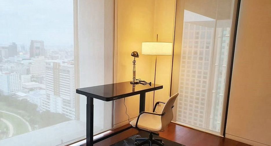 Wohnung zur Miete mit 2 Zimmer in Pathum Wan, Bangkok