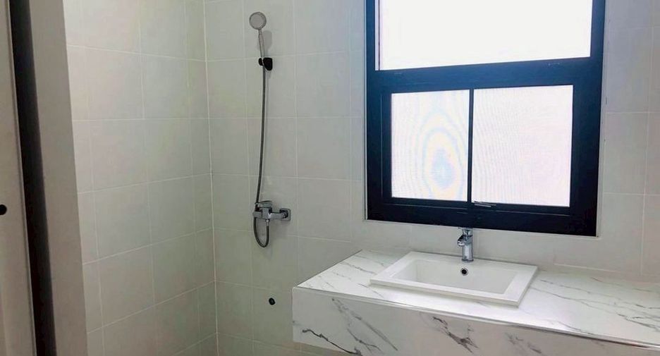 For rent 5 bedrooms retail Space in Watthana, Bangkok