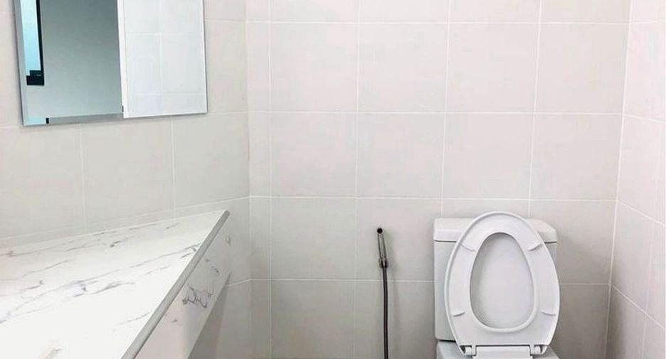 For rent 5 bedrooms retail Space in Watthana, Bangkok
